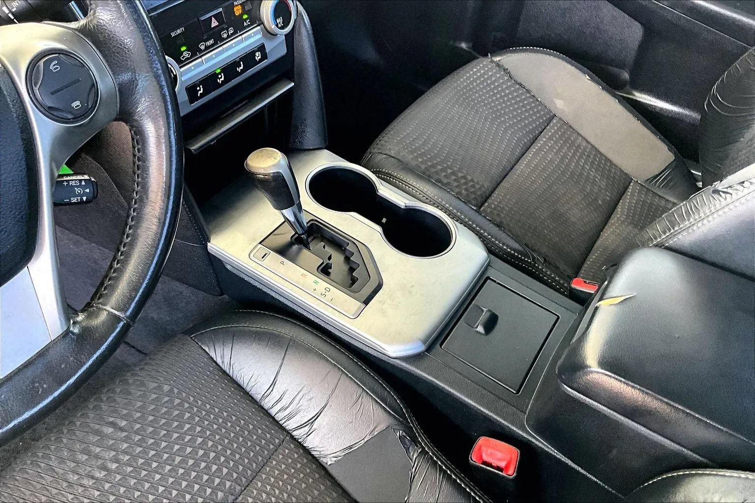 Used 2012 Toyota Camry SE FWD image 14