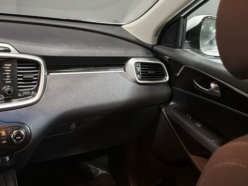 Used 2018 Kia Sorento AWD image 26