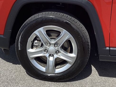 Used 2024 Jeep Compass Latitude AWD/4WD image 8