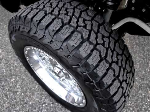 Used 2018 Toyota Tacoma TRD Off-Road w/ Technology Package AWD/4WD image 39