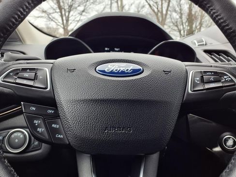 Used 2019 Ford Escape Titanium image 16