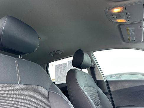 Used 2019 Kia Niro LX image 17