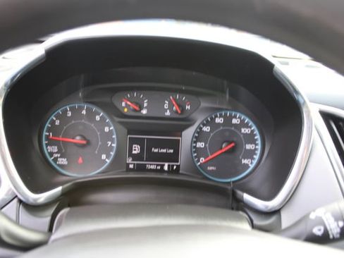 Used 2021 Chevrolet Equinox LS image 17