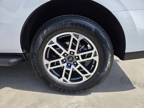 Used 2025 Ford Expedition Active RWD image 30