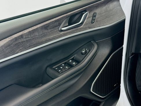 Used 2023 Jeep Grand Cherokee Limited w/ Luxury Tech Group II image 19