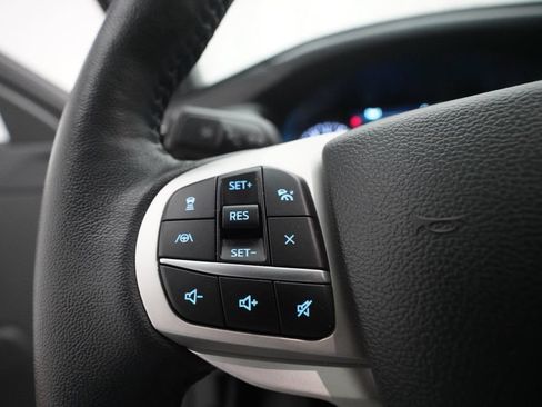 Used 2023 Ford Explorer XLT w/ Equipment Group 202A AWD/4WD image 19