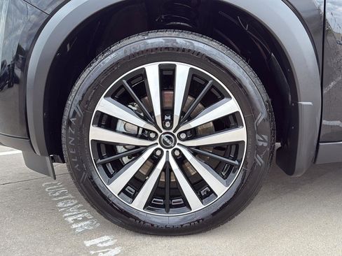 Used 2024 Nissan Pathfinder Platinum w/ Cargo Package image 3