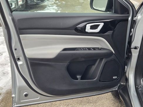 New 2026 Jeep Compass Limited w/ Sun, Sound & Navigation Group image 18