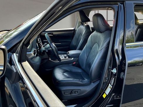 Used 2021 Toyota Highlander Platinum image 25