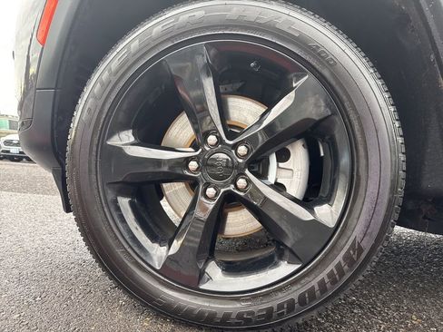 Used 2024 Jeep Grand Cherokee L Altitude image 9