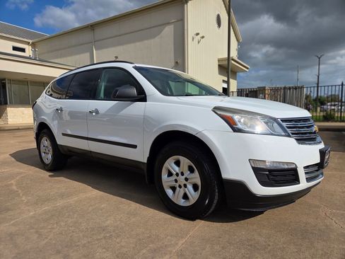 Used 2017 Chevrolet Traverse LS FWD image 3