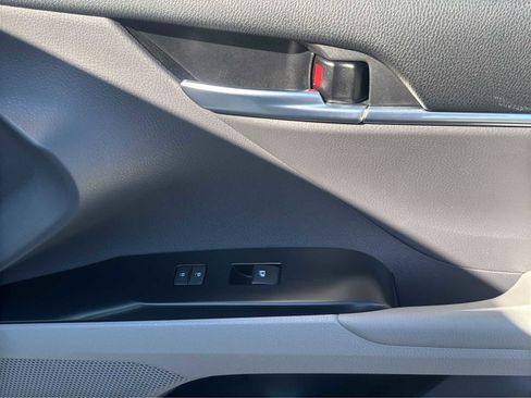Used 2018 Toyota Camry SE FWD image 18