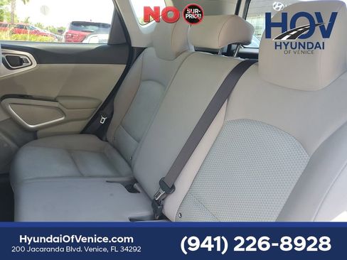 Used 2023 Kia Soul LX w/ LX Technology Package FWD image 12