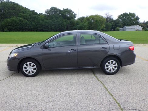 Used 2010 Toyota Corolla FWD image 2