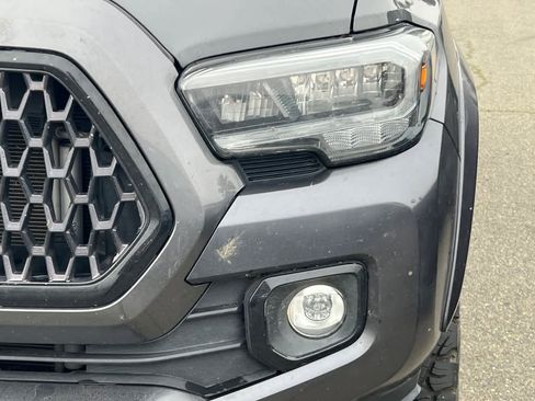 Used 2022 Toyota Tacoma Limited image 11