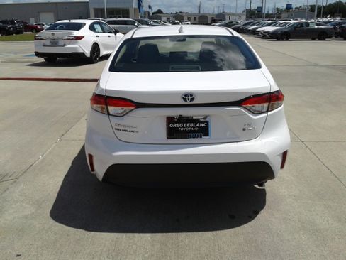 Used 2025 Toyota Corolla LE FWD image 6