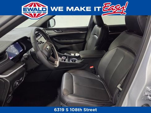 New 2025 Jeep Grand Cherokee L Limited w/ Black Appearance Package image 9