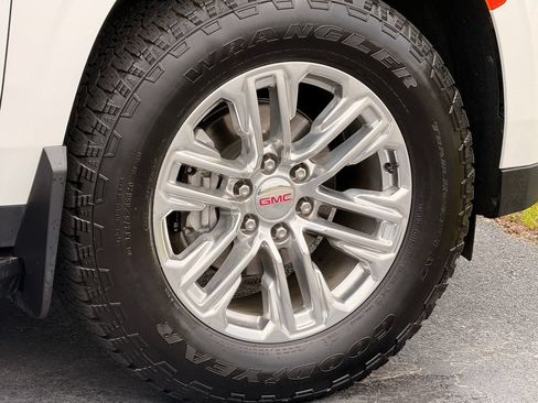 Used 2022 GMC Yukon SLT AWD/4WD image 10