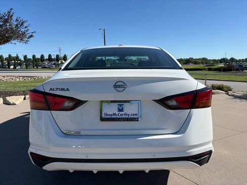 Used 2025 Nissan Altima 2.5 SV FWD image 11