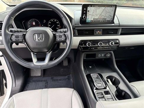 Used 2025 Honda Pilot Touring image 18