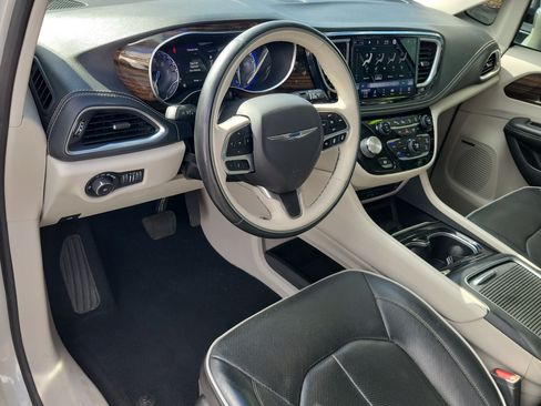 Used 2021 Chrysler Pacifica Limited w/ Uconnect Theater Family Group AWD/4WD image 20