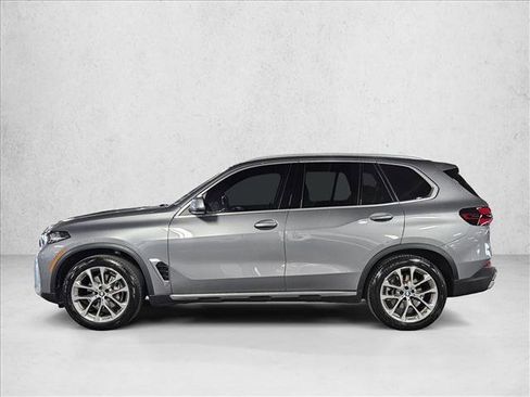 Used 2024 BMW X5 xDrive40i w/ Parking Assistance Package AWD/4WD image 9