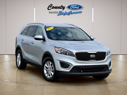 Used 2017 Kia Sorento FWD image 1