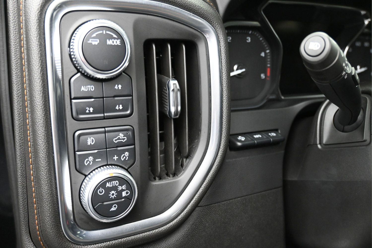 Used 2020 GMC Sierra 2500 AT4 w/ AT4 Premium Package AWD/4WD image 16