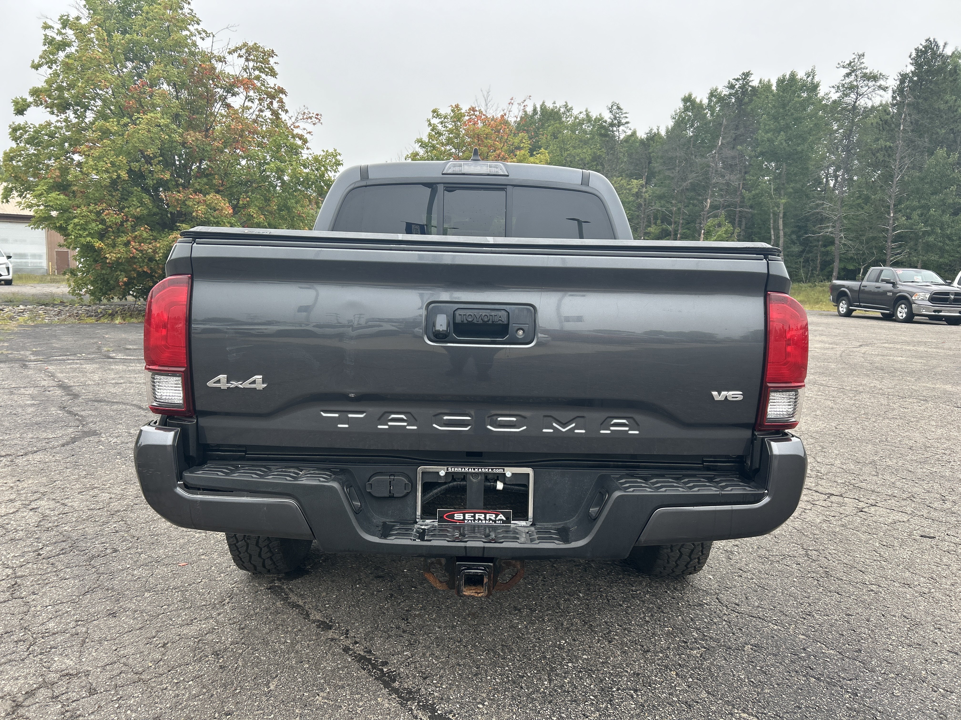 Used 2021 Toyota Tacoma SR AWD/4WD image 4