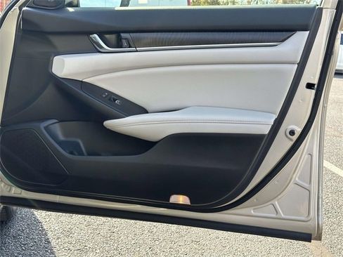 Used 2019 Honda Accord Touring image 6
