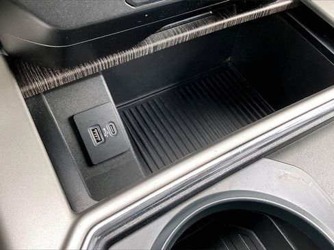 Certified 2020 Ford F250 Lariat w/ Lariat Value Package image 24