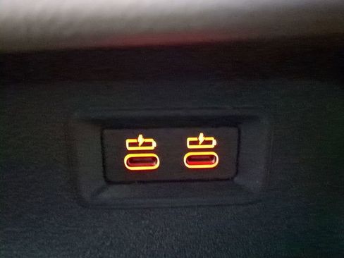 Used 2024 BMW X7 M60i w/ Executive Package image 18