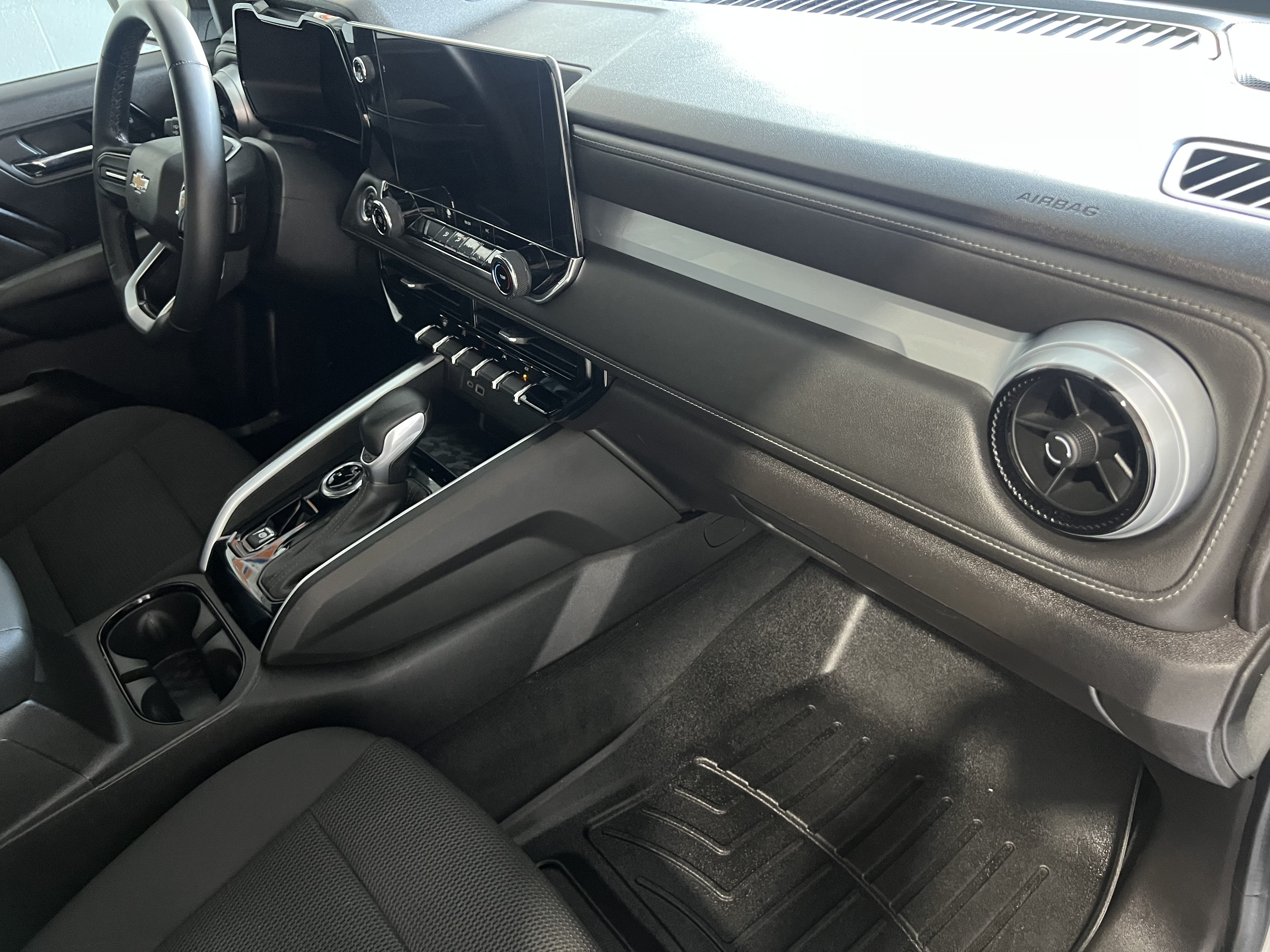 Used 2023 Chevrolet Colorado LT AWD/4WD image 21
