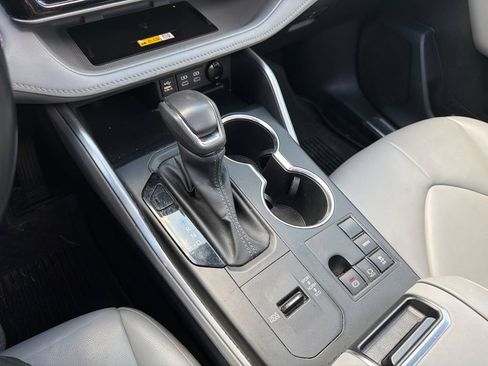 Used 2023 Toyota Highlander XLE FWD image 30