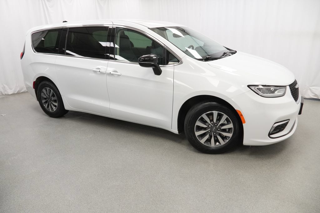 Used 2024 Chrysler Pacifica Limited FWD image 19