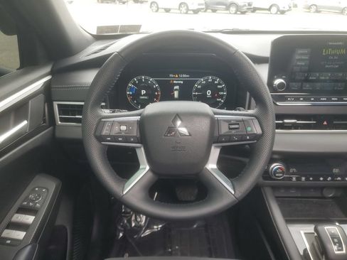 Used 2024 Mitsubishi Outlander SE Black Edition AWD/4WD image 15