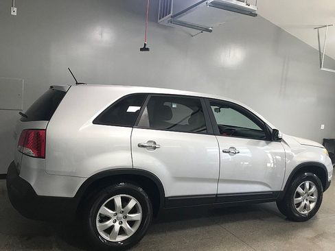 Used 2013 Kia Sorento LX FWD image 3