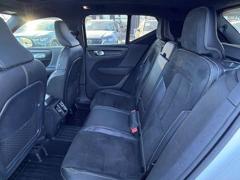 Used 2020 Volvo XC40 T5 R-Design image 18