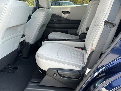 New 2025 Nissan Pathfinder SV image 16