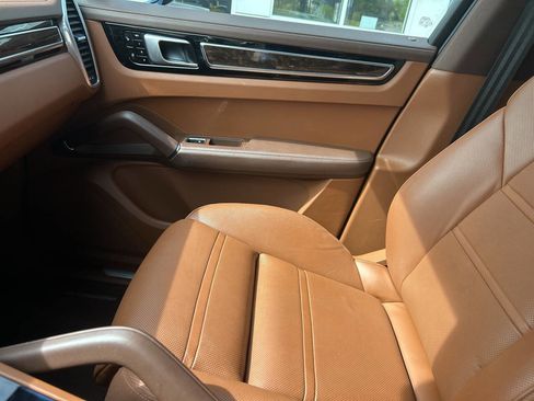 Used 2019 Porsche Cayenne AWD/4WD image 32