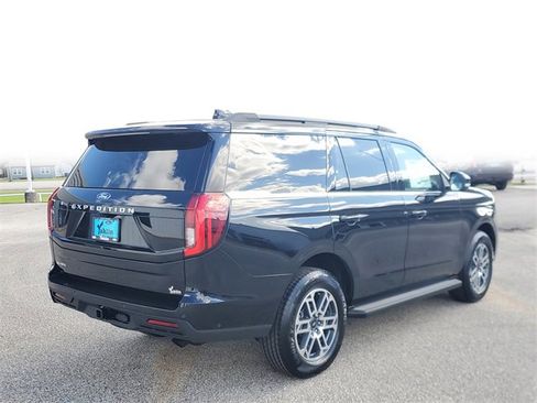 New 2025 Ford Expedition Active image 4