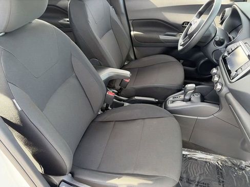 Used 2025 Nissan Kicks Play S image 11