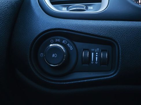 Used 2017 Jeep Renegade Latitude image 14