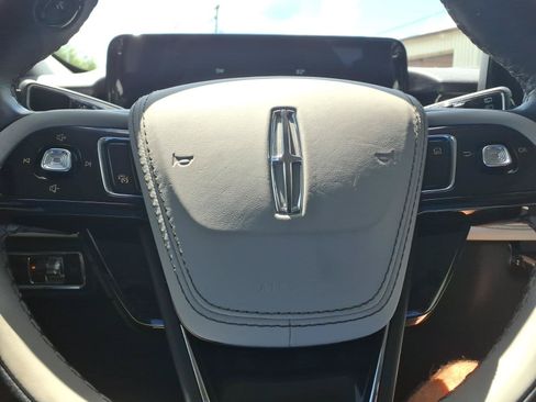 Used 2025 Lincoln Aviator AWD image 16
