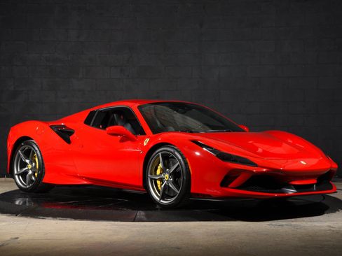 Used 2022 Ferrari F8 Tributo RWD image 3