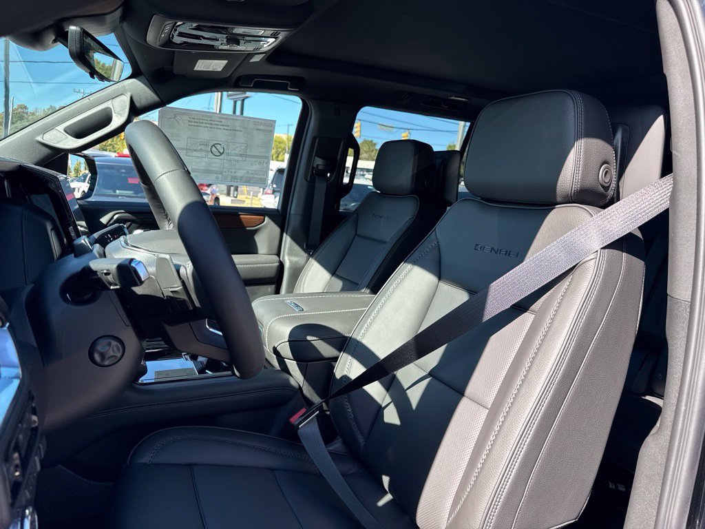 New 2026 GMC Yukon Denali AWD/4WD image 17