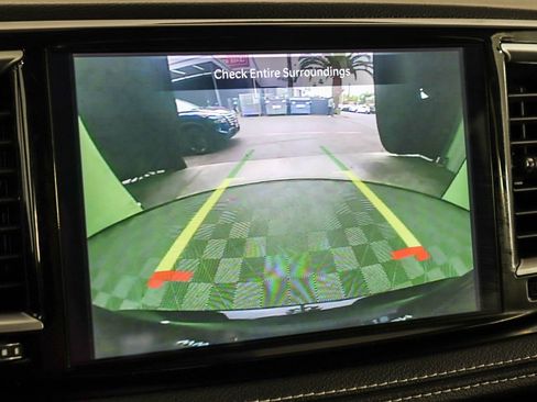 Used 2024 Chrysler Pacifica Select image 25