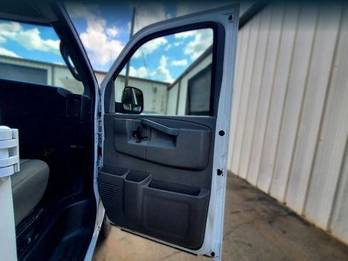 Used 2019 Chevrolet Express 2500 Extended w/ Driver Convenience Package RWD image 15