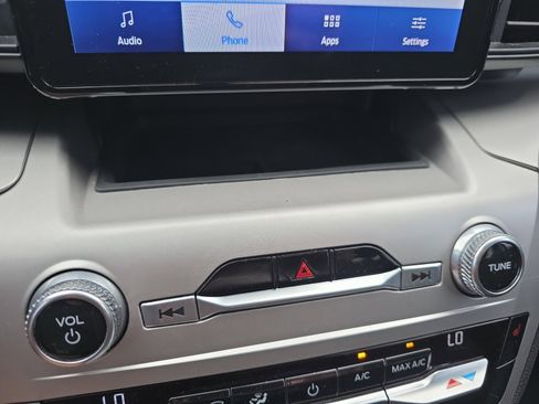 Used 2021 Ford Explorer XLT image 15