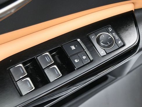 Used 2024 Lexus ES 350 w/ Premium Package image 4